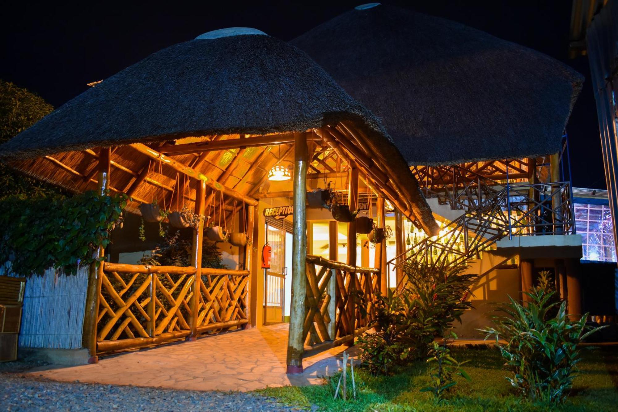 African Roots Gulu ภายนอก รูปภาพ